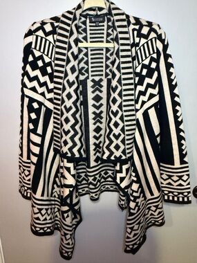 Sisters Black/Cream Geometric open cardigan sweater